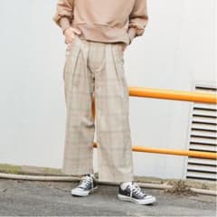 pかにかまq様専用　2タックチェックパンツ　ライトベージュのサムネイル