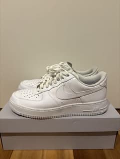 Nike Air Force 1 ホワイト スニーカーのサムネイル