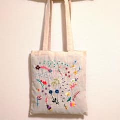 ハンドメイド ラメの小花の刺繍トートバッグ 花柄 肩がけバッグ - メルカリ