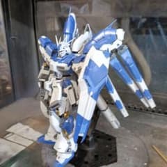 RG Hi-νガンダム チタニウムフィニッシュ完成品のサムネイル