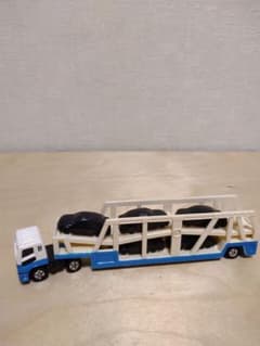 トミカ キャリアカー 積載車 ミニカーのサムネイル