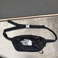 THE NORTH FACE ブラック ボディバッグのサムネイル