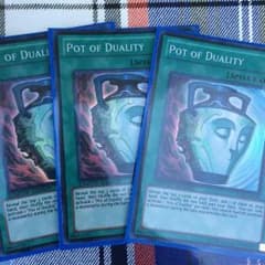 遊戯王 強欲で謙虚な壺のサムネイル