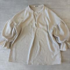 SNIDEL ベージュ バルーンスリーブ ブラウスのサムネイル