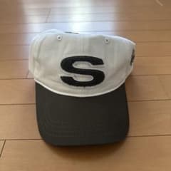 Stüssy Sロゴキャップ ホワイト/ダークグレーのサムネイル