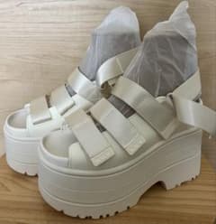 UGG W GOLDENRISE 23cm 厚底 オフホワイト - メルカリ