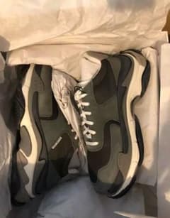 balenciaga triple s スニーカー 値下げのサムネイル