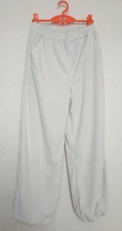 オフホワイト カジュアルパンツ ドロストパンツ