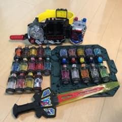 仮面ライダービルド　ドライバーとフルボトルのサムネイル