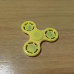 ハンドスピナー イエロー 3枚羽デザインのサムネイル