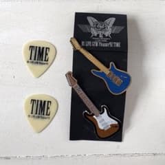 B'z LIVE GYM ツアーグッズ　ピンバッジ・ピックセット B'z LIVE GYM ツアーグッズ ピンバッジ・ピックセット - メルカリ