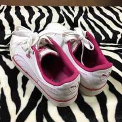 PUMAの白✖️ピンクスニーカー❤︎のサムネイル