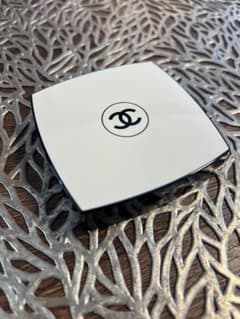 CHANEL LES BEIGES アイシャドウパレットのサムネイル