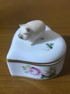 ヘレンド　小物入れ　ボンボニエール　豚　ぶた　ウィーンの薔薇 ヘレンド 小物入れ ボンボニエール 豚 ぶた ウィーンの薔薇 - メルカリ