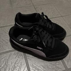 Puma ブラック スエード スニーカー/24.5のサムネイル