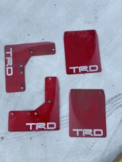 ハイエース　TRD レッドマッドフラップ 4枚セットのサムネイル