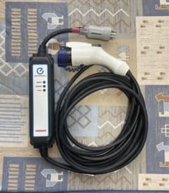 日産純正(EV)電気自動車用充電ケーブルのサムネイル