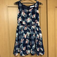 セシルマクビー  花柄ワンピースのサムネイル