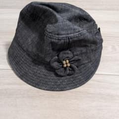 花飾り付きグレーのバケットハットのサムネイル