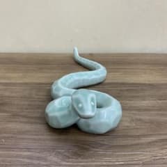 E-4 【極美品】蛇 置物 陶器 青磁 縁起物 干支 巳 昭和レトロ ビンテージ E-4 【極美品】蛇 置物 陶器 青磁 縁起物 干支 巳 昭和レトロ