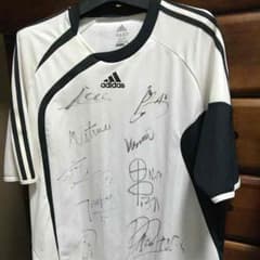 ラグビー選手のサインTシャツのサムネイル