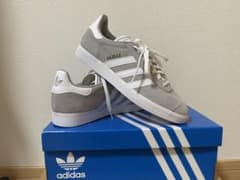 adidasガゼルのサムネイル