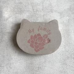 handmade 猫型 英字 × ピンク オブジェ 〈セメント製〉 - メルカリ
