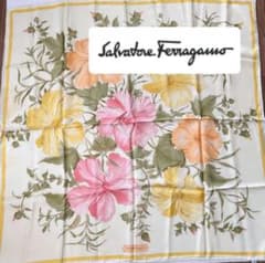 Ferragamo サルヴァトーレフェラガモ スカーフ 花 シルク100% - メルカリ