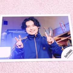 本日までの出品⚠️ラスト1枚 SixTONES 松村北斗 公式写真 GOLD - メルカリ