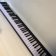 Longeye 電子ピアノ 88鍵盤 長時間利用可能 ペダル付 ロンアイ - メルカリ