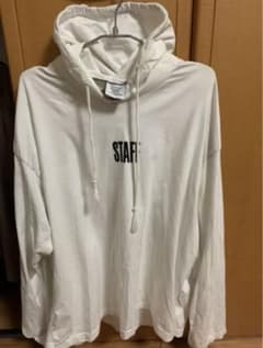 VETEMENTS ヴェトモンコラボフーディのサムネイル
