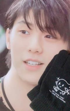 羽生結弦 アイスリンク仙台 手袋のサムネイル