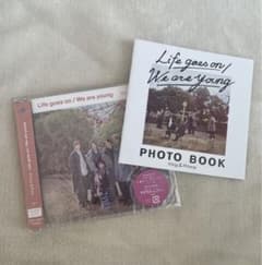 Life goes on / We are young Dear Tiara盤のサムネイル