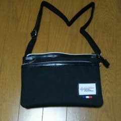 ショルダーバッグのサムネイル