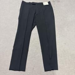 【新品】UNIQLOユニクロ　感動パンツのサムネイル