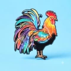 カラフル にわとり ピンバッジ ステンドグラス風 雄鶏 アート 酉 鳥
