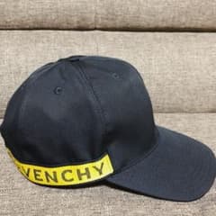 GIVENCHY キャップのサムネイル