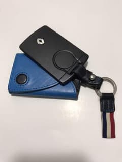 ハンドメイド、ルノー用キーケース&ヘッドレストカバーのサムネイル
