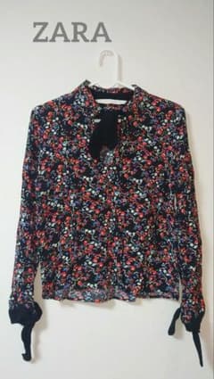 ZARA 花柄トップスのサムネイル
