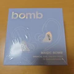 ILLIT BOMBイヤモニ風イヤホン 【新品 未開封 未使用】のサムネイル