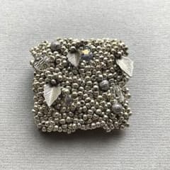 (496)ビーズ刺繍ブローチ　きらめきのサムネイル