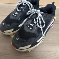BALENCIAGA Triple S ブラック レッド 42のサムネイル