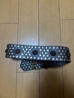 スタッズ付きブラウンレザーベルトのサムネイル