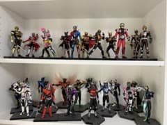 仮面ライダー DXフィギュア 28 体 スタンド付きのサムネイル