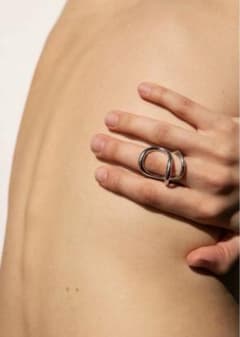 Charlotte Chesnais  BAGUE RIBBON RINGのサムネイル