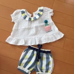 美品 フタフタのトップスとパンツのセットのサムネイル