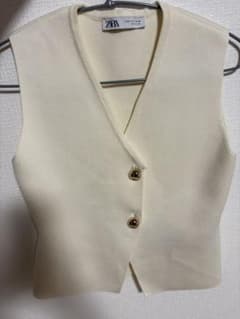 ZARA ニットベスト ノースリーブ ホワイトのサムネイル
