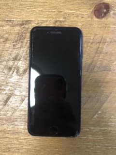 iPhone 7 Jet Black 128 GB SIMフリーのサムネイル