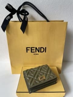 【美品】FENDI 財布 バケット 二つ折りのサムネイル