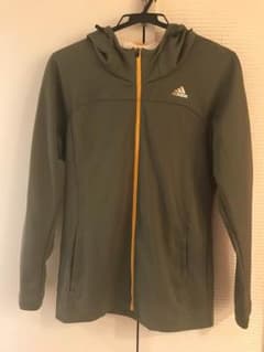 adidasのサムネイル